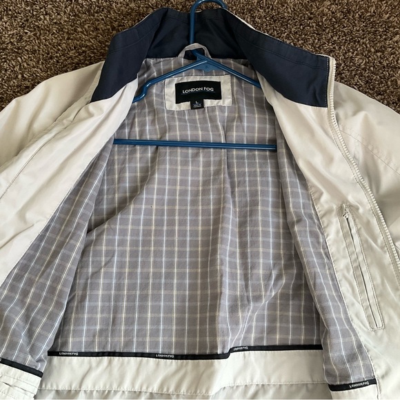 London Fog Men's White and Navy Windbreaker - Picture 4 of 12